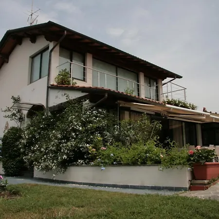Pietrasanta - Versilia - Arzilla Garden Con Piscina *